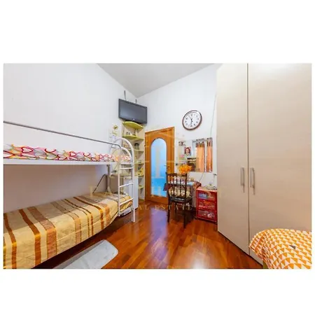 Casa Revello Hostel *
