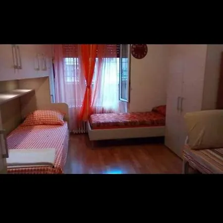 Casa Revello بيت شباب *